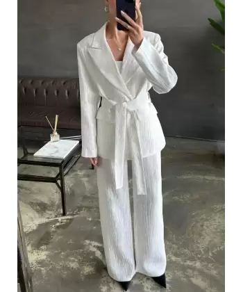 Ekru Beli Kuşaklı Ceket Ve Pantolon Parlak Takım