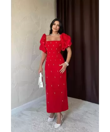 Kırmızı İşlemeli Kolu Garnili Elbise