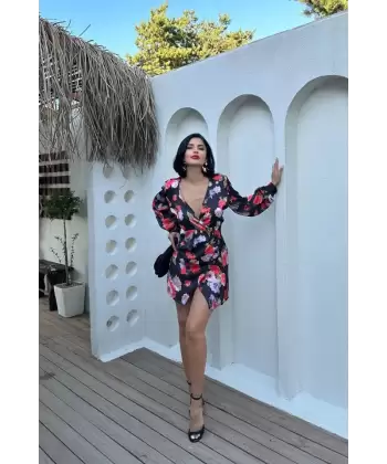 Kırmızı Kuşaklı Saten Elbise