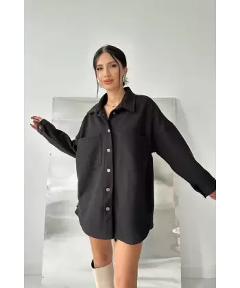 Siyah Yandan Yırtmaçlı Gömlek