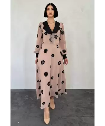 Vizon Yaka Nakışlı Elbise