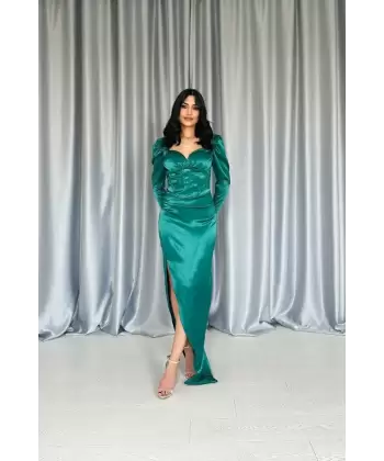 Kırmızı Göğsü Kuplu Yırtmaçlı Elbise