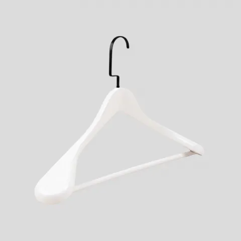 Beyaz Ahşap Siyah Lama Kancalı Pabuçlu Takım Elbise Askısı