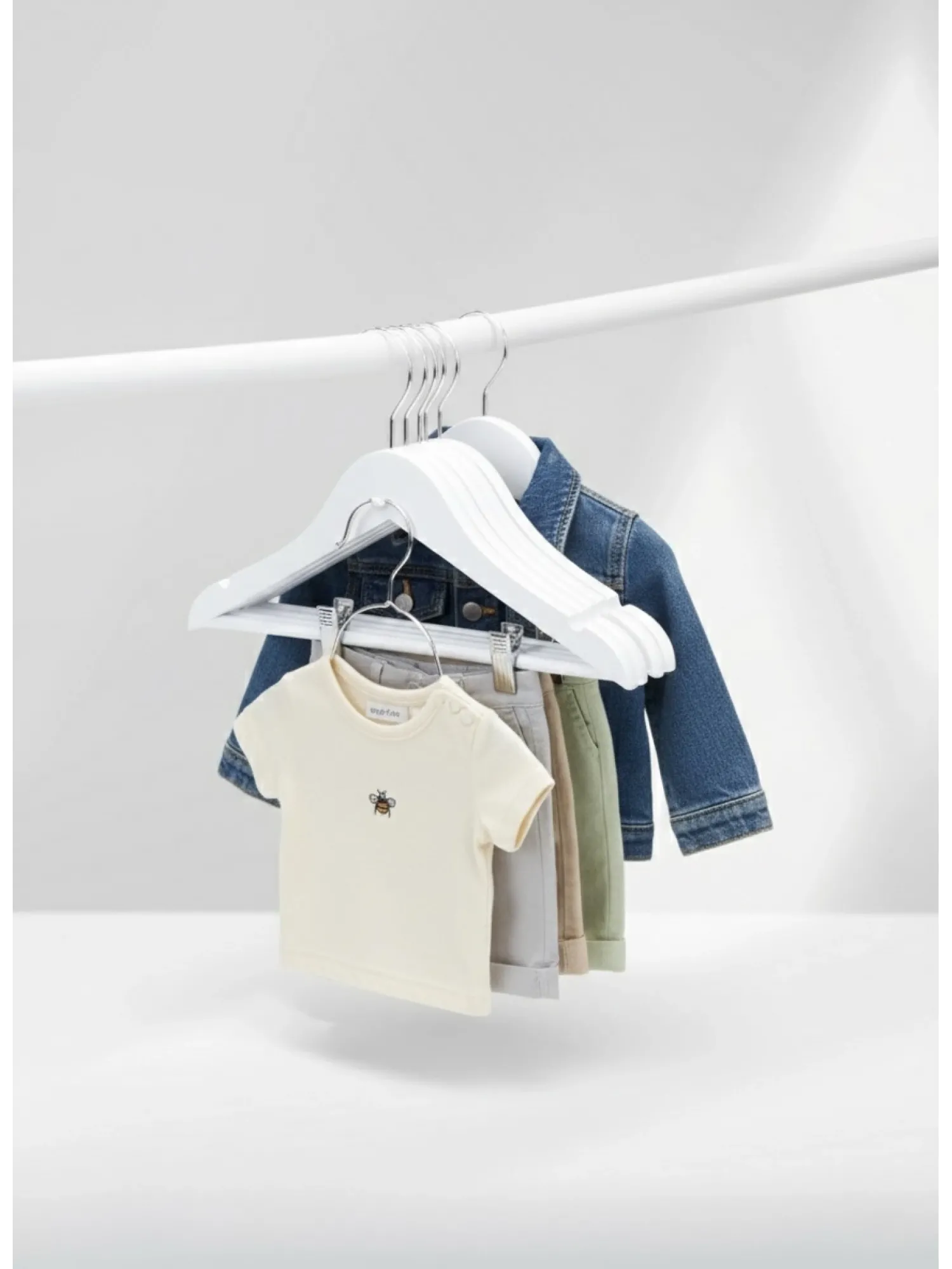 Beyaz Ahşap Bebek Elbise Pantolon Askısı