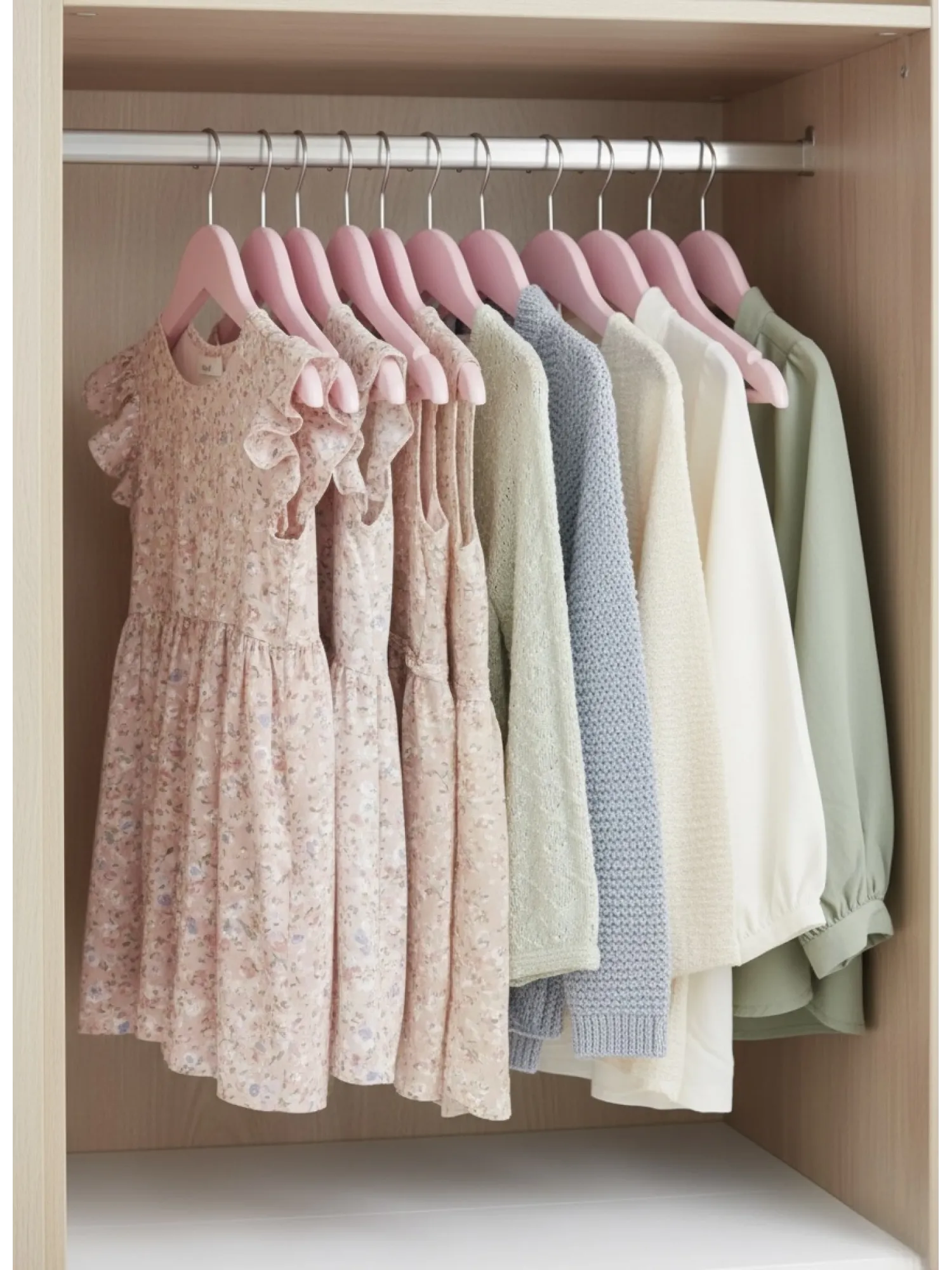 Pembe Ahşap Bebek Elbise Pantolon Askısı