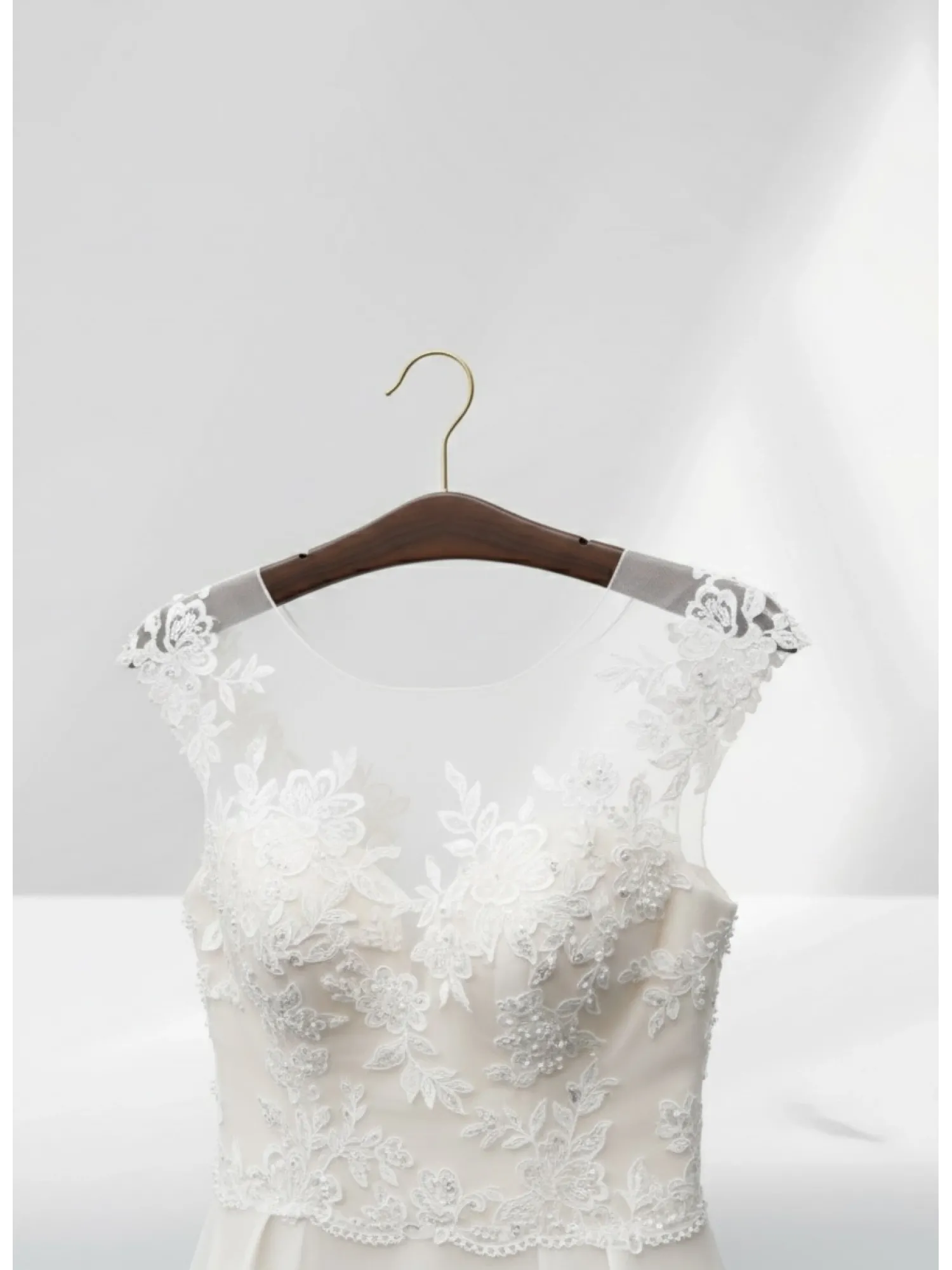 Ceviz Ahşap Gold Kancalı Gelinlik Triko Abiye Askısı