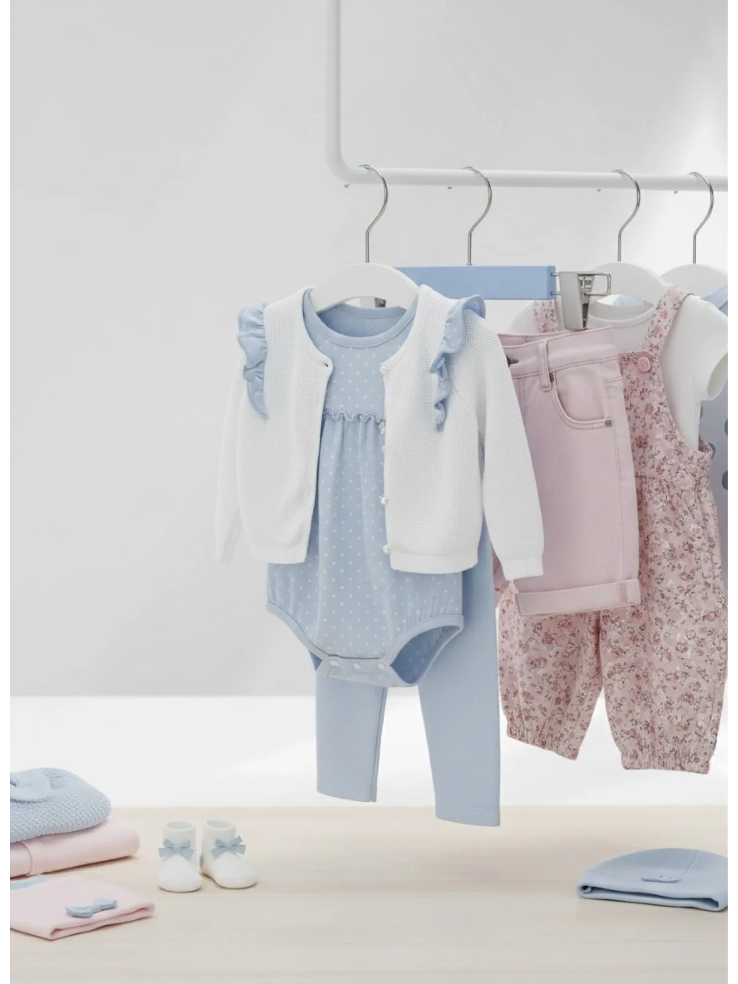 Mavi Ahşap Bebek Pantolon Etek Askısı Gümüş Kancalı