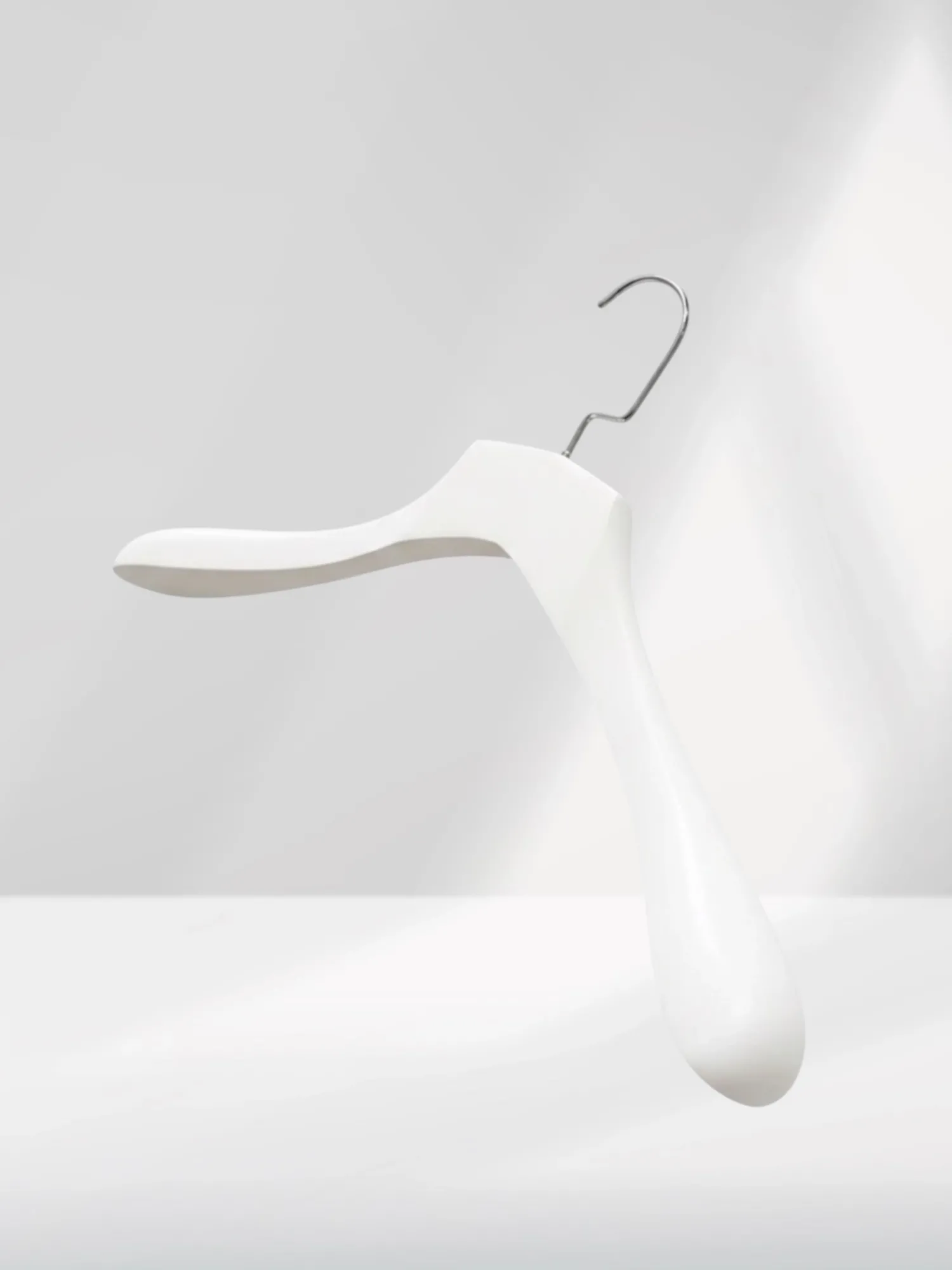 Beyaz Ahşap Nikel Lama Kancalı Ceket Askısı