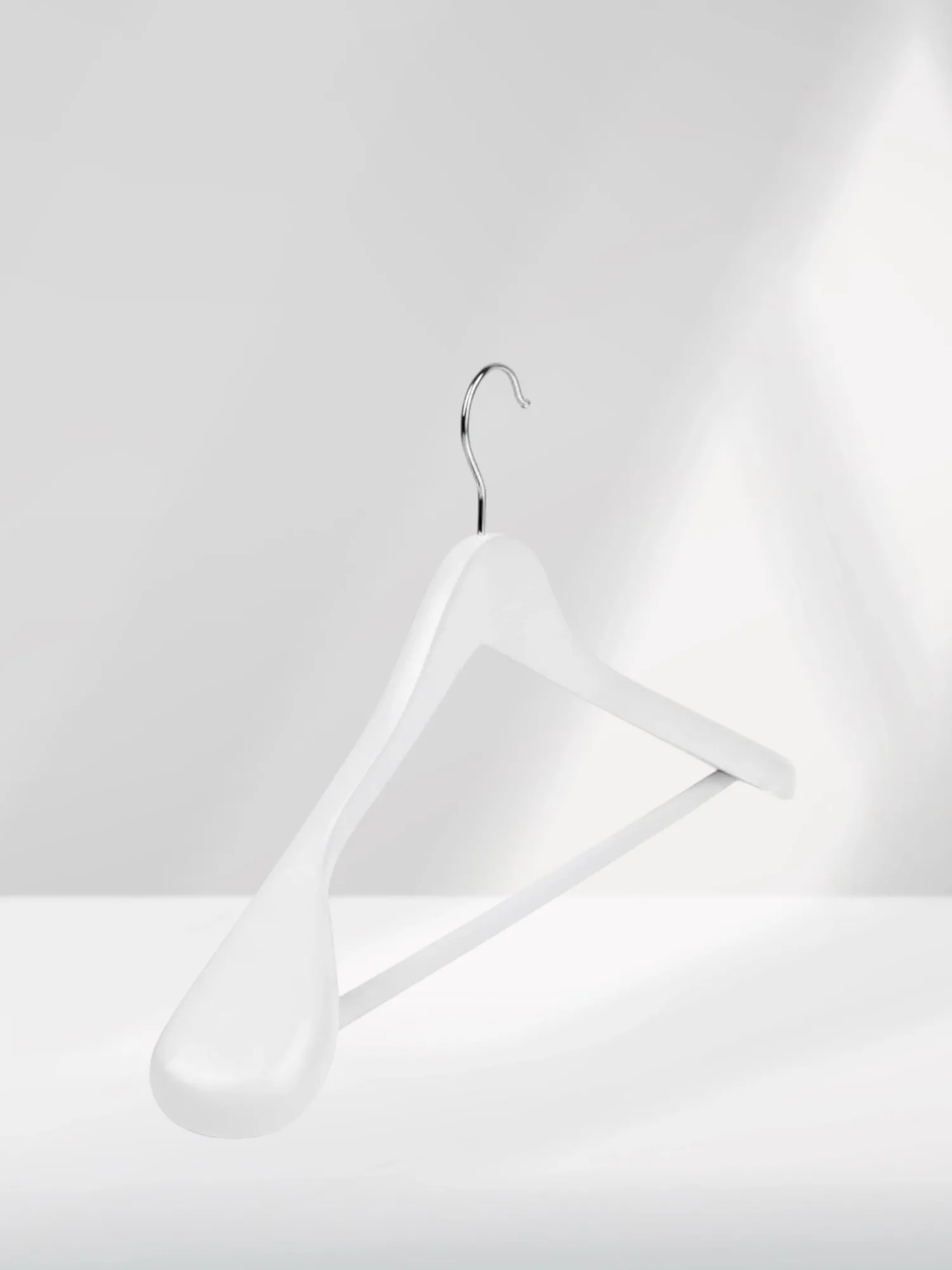 Beyaz Ahşap Pabuçlu Ceket Takım Elbise Askısı