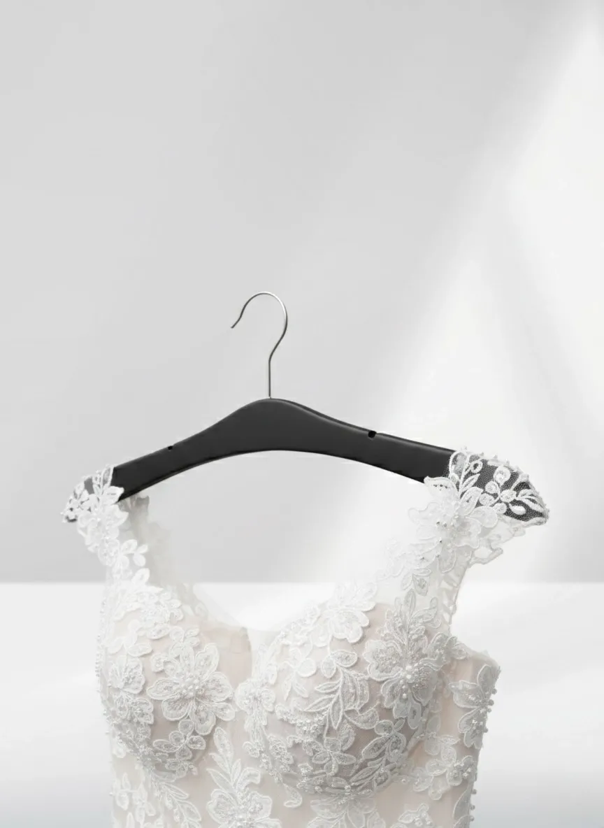 Siyah Ahşap Nikel Kancalı Gelinlik Triko Abiye Askısı