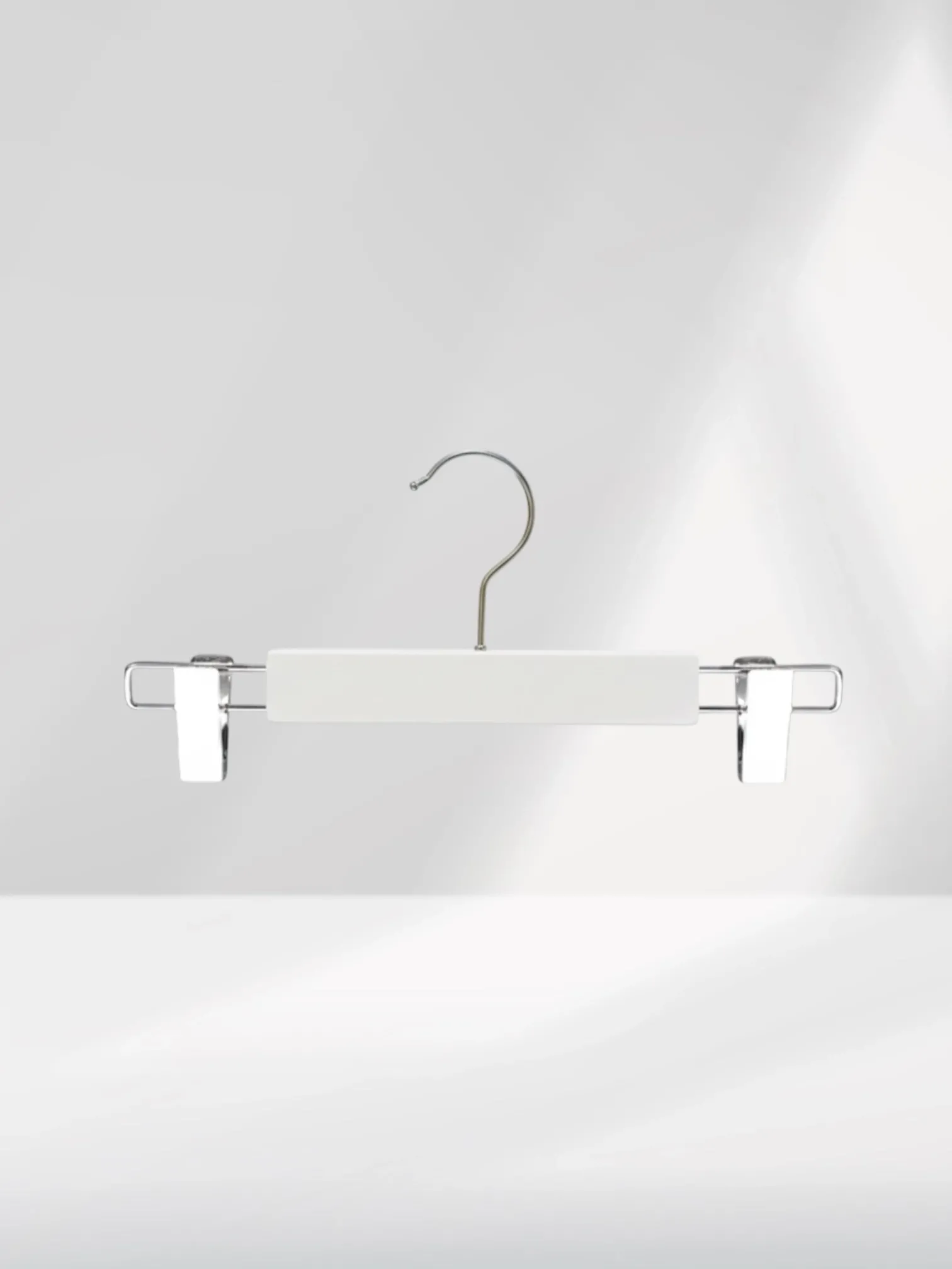 Beyaz Bebek Ahşap Pantolon Etek Askısı Gümüş Kancalı