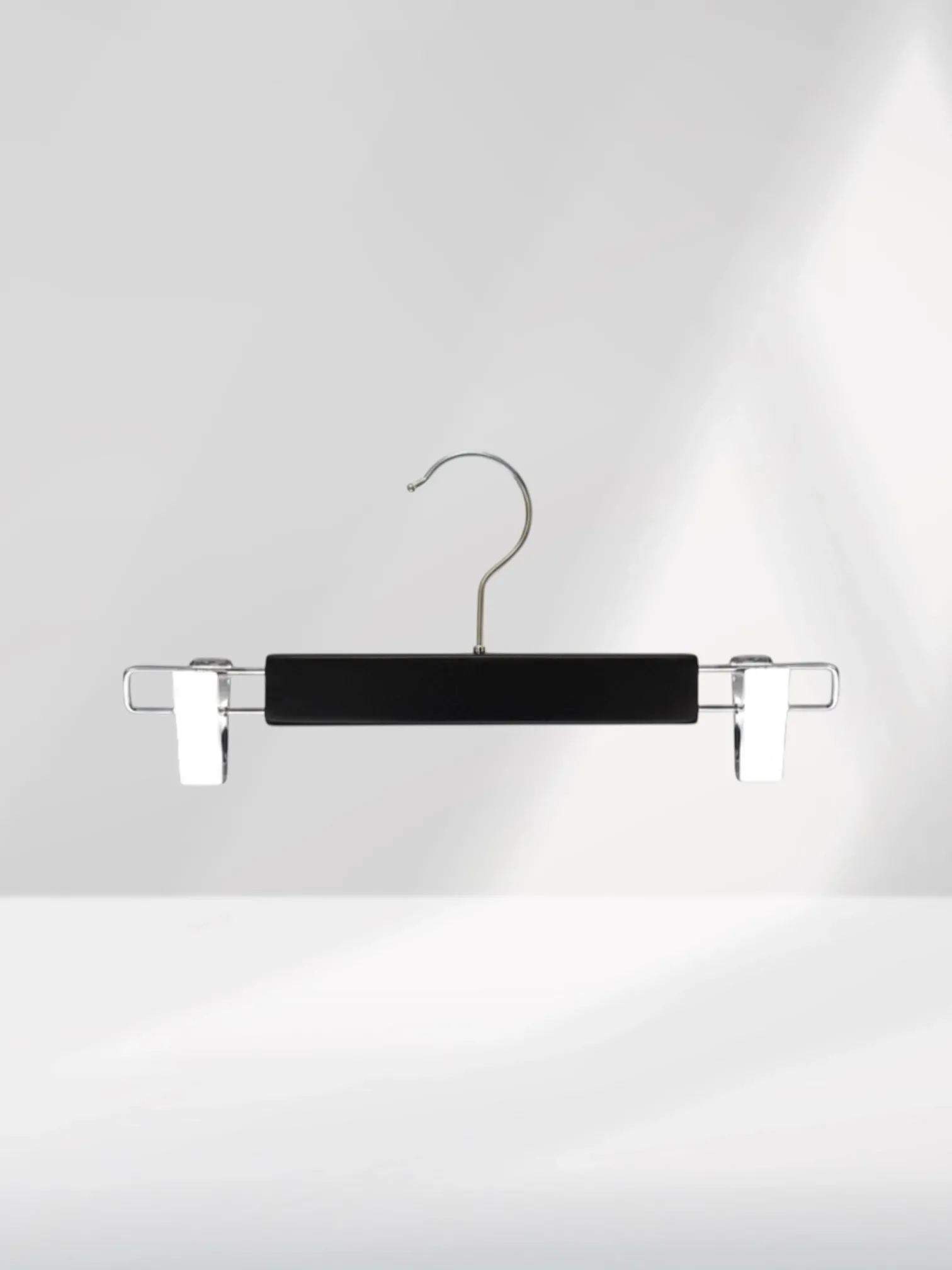 Siyah Bebek Ahşap Pantolon Etek Askısı Gümüş Kancalı