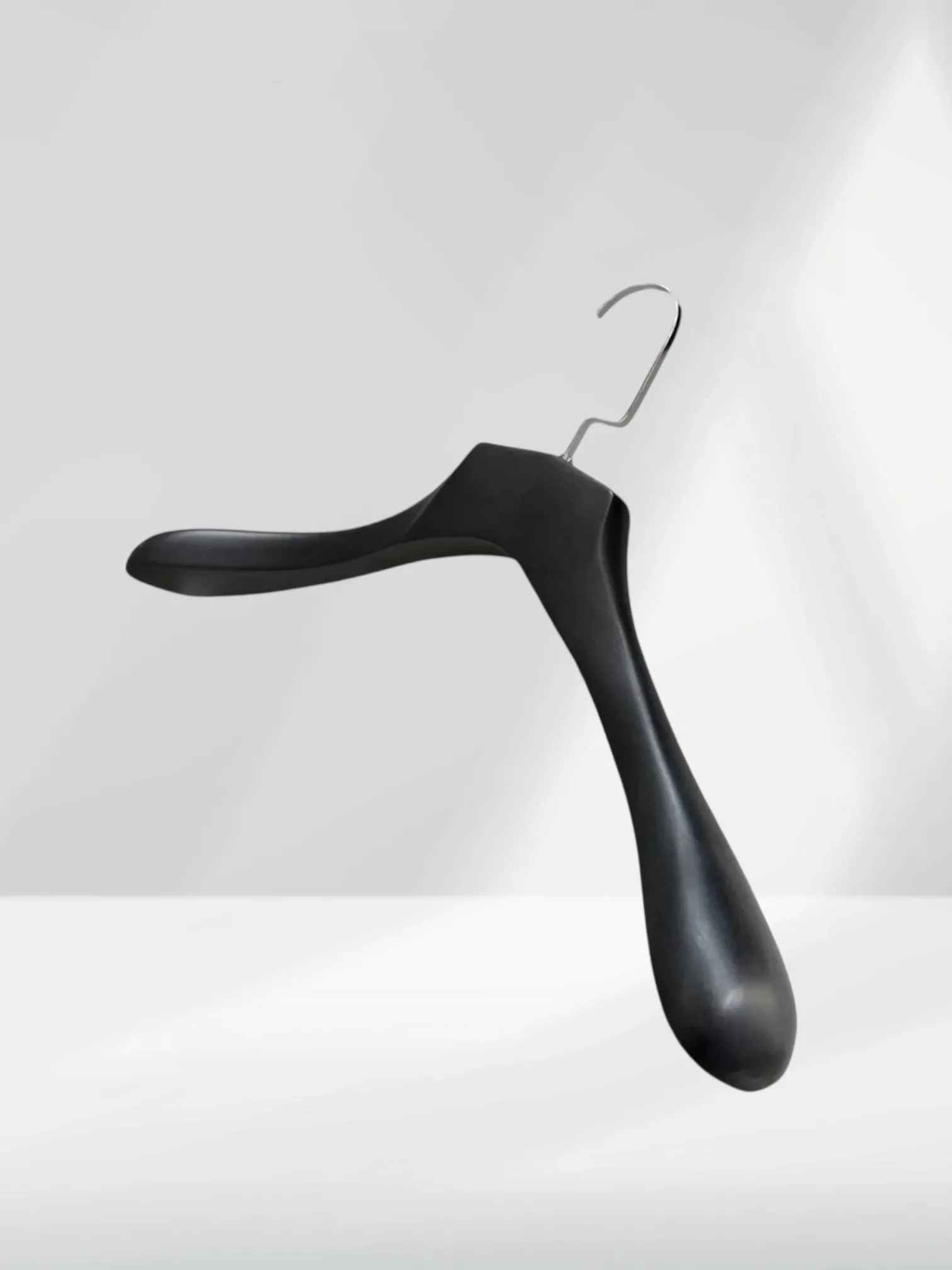 Siyah Ahşap Nikel Lama Kancalı Ceket Askısı