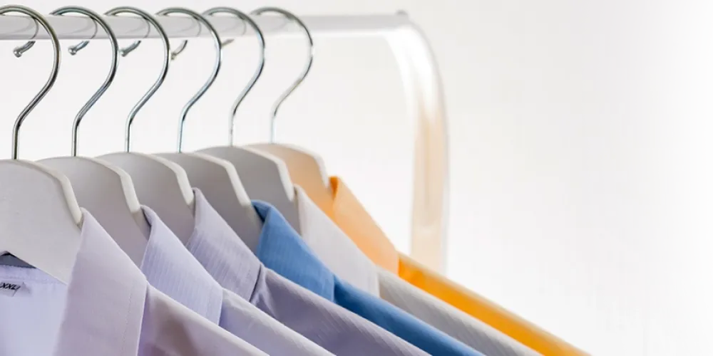 Ahşap Askıların Dekorasyondaki Önemi: Pratik ve Estetik Bir Dokunuş