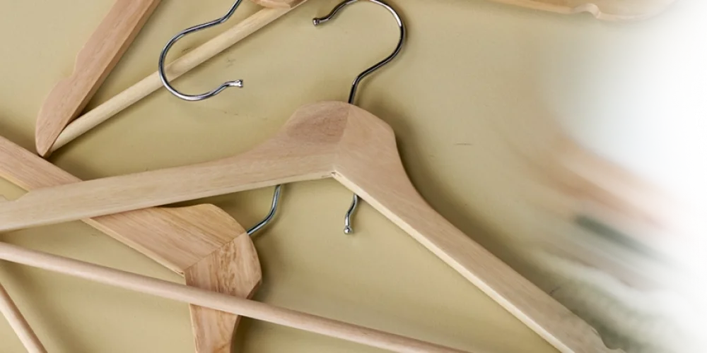 Logolu Ahşap Askılar: Mağazalarınız İçin Neden Önemlidir?