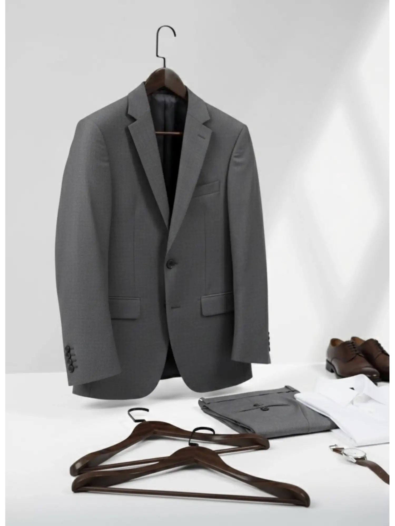 Ceviz Ahşap Siyah Lama Kancalı Pabuçlu Takım Elbise Askısı