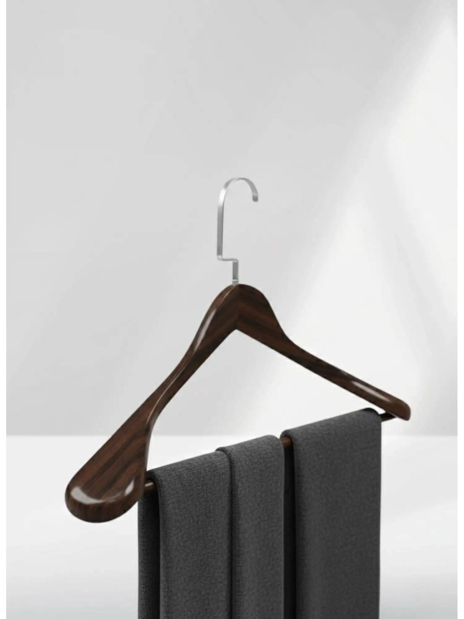 Ceviz Ahşap Nikel Lama Kancalı Pabuçlu Takım Elbise Askısı