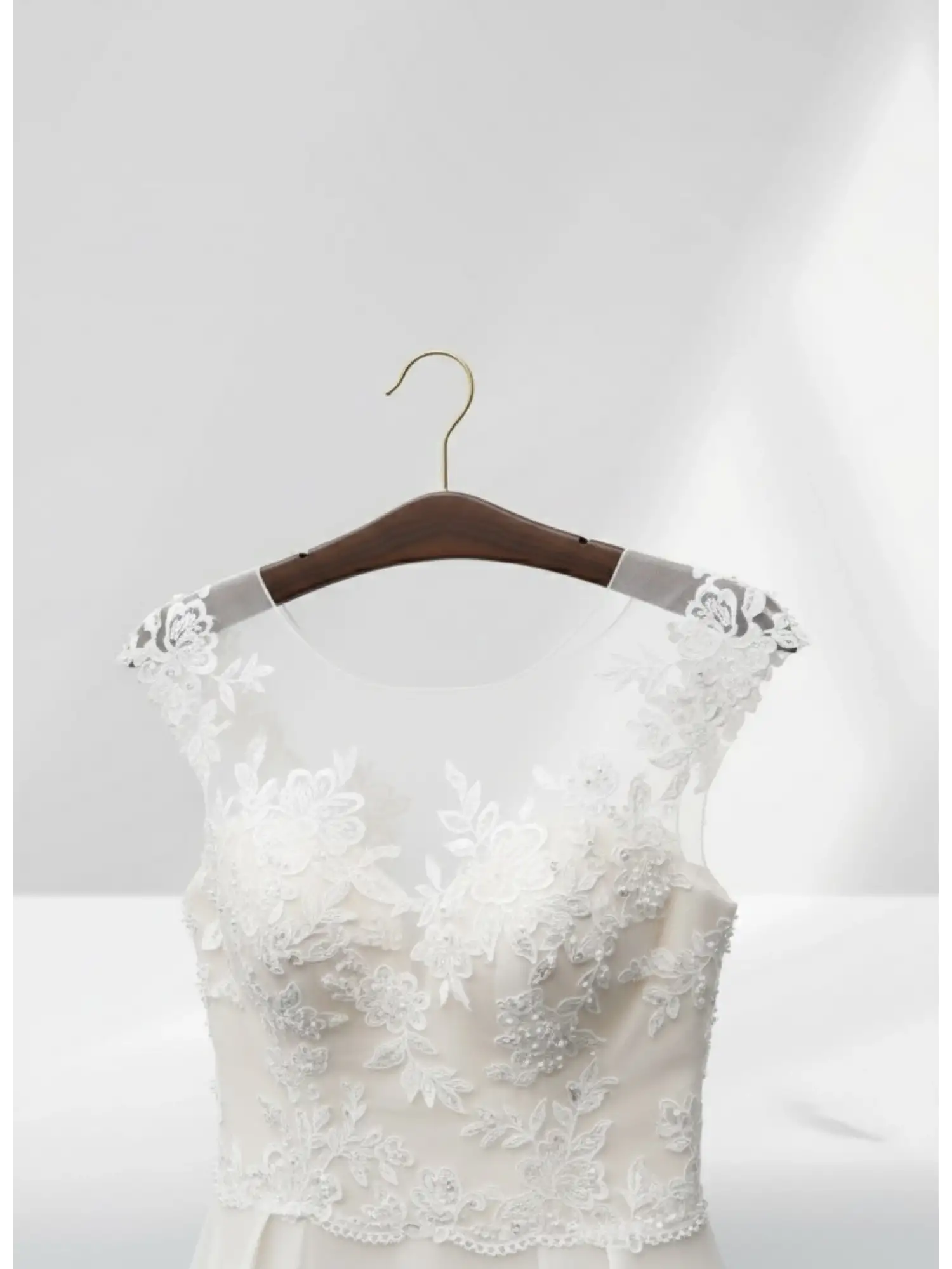 Ceviz Ahşap Gold Kancalı Gelinlik Triko Abiye Askısı