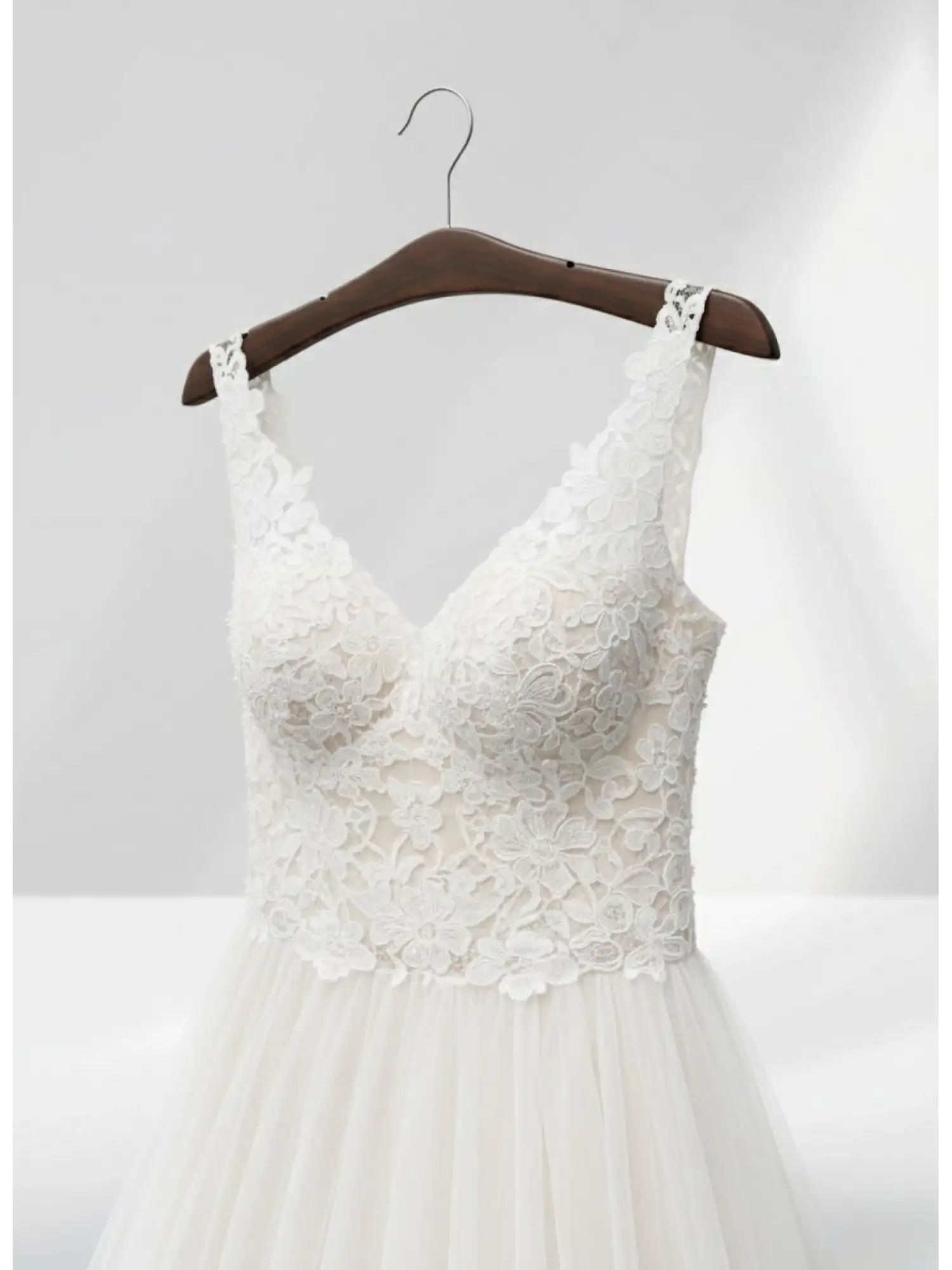 Ceviz Ahşap Nikel Kancalı Gelinlik Triko Abiye Askısı