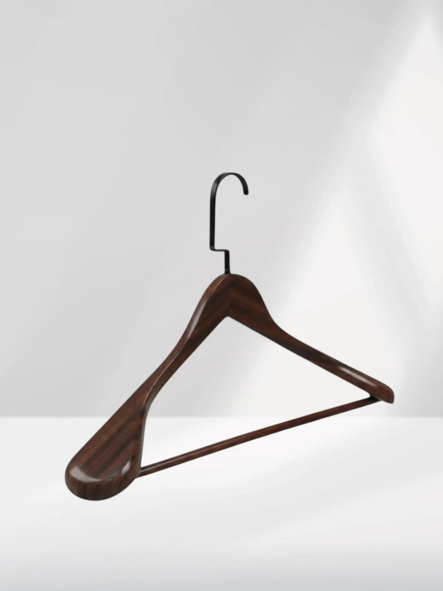 Ceviz Ahşap Siyah Lama Kancalı Pabuçlu Takım Elbise Askısı