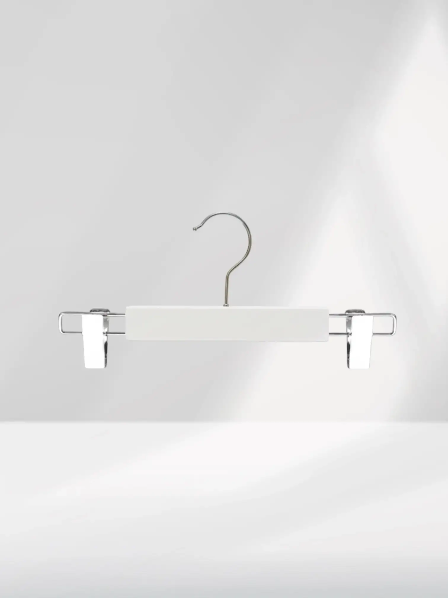 Beyaz Bebek Ahşap Pantolon Etek Askısı Gümüş Kancalı