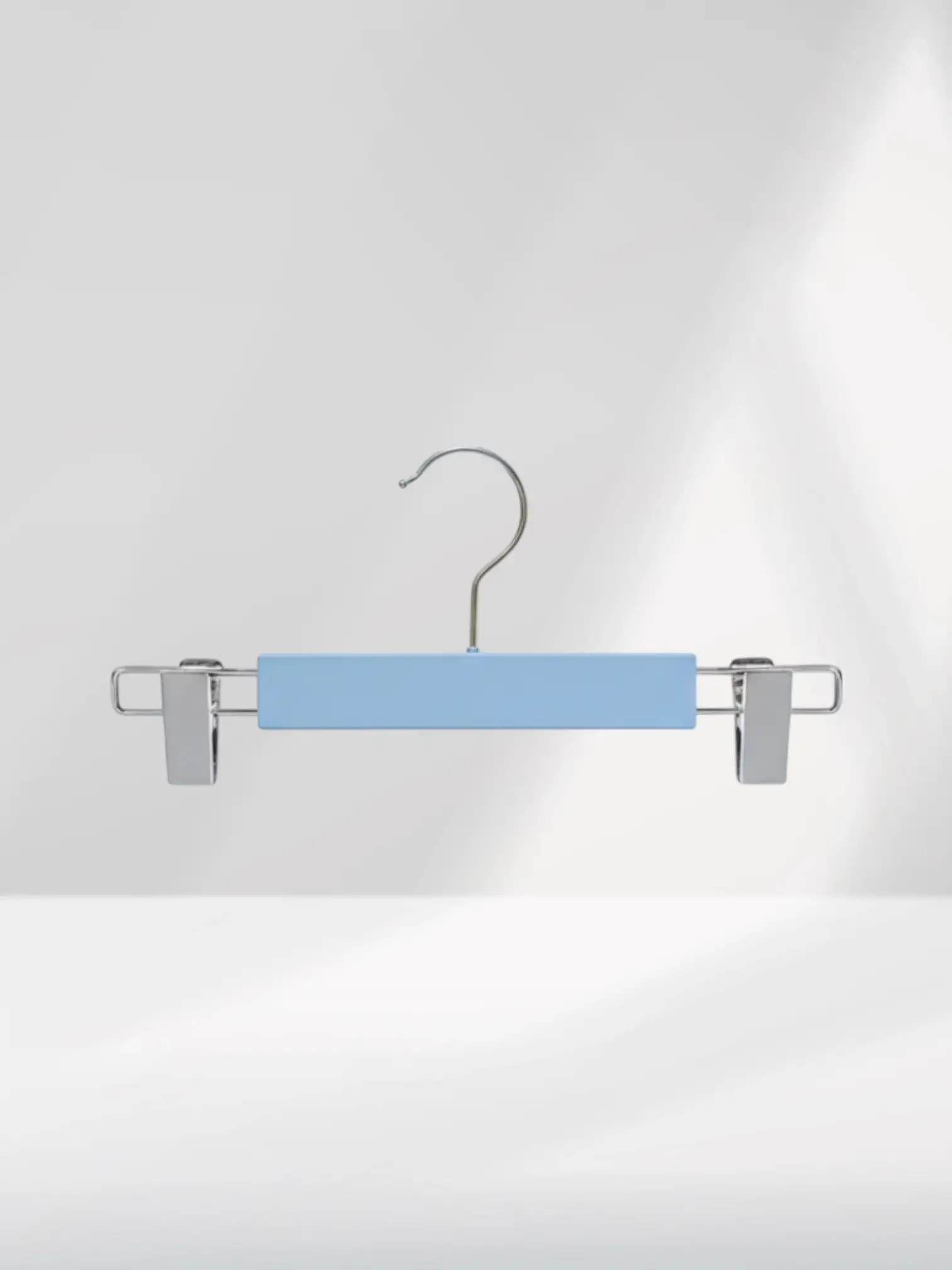 Mavi Ahşap Bebek Pantolon Etek Askısı Gümüş Kancalı