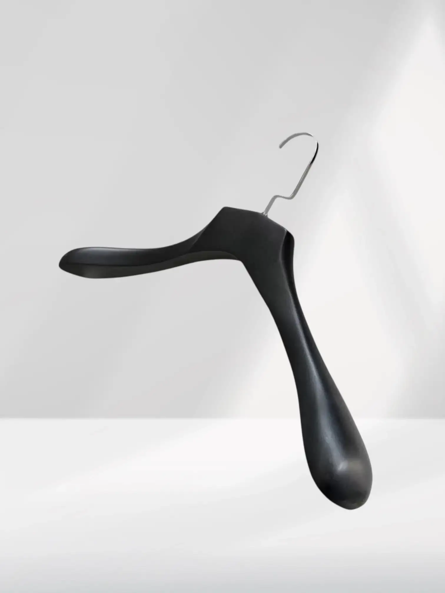 Siyah Ahşap Nikel Lama Kancalı Ceket Askısı