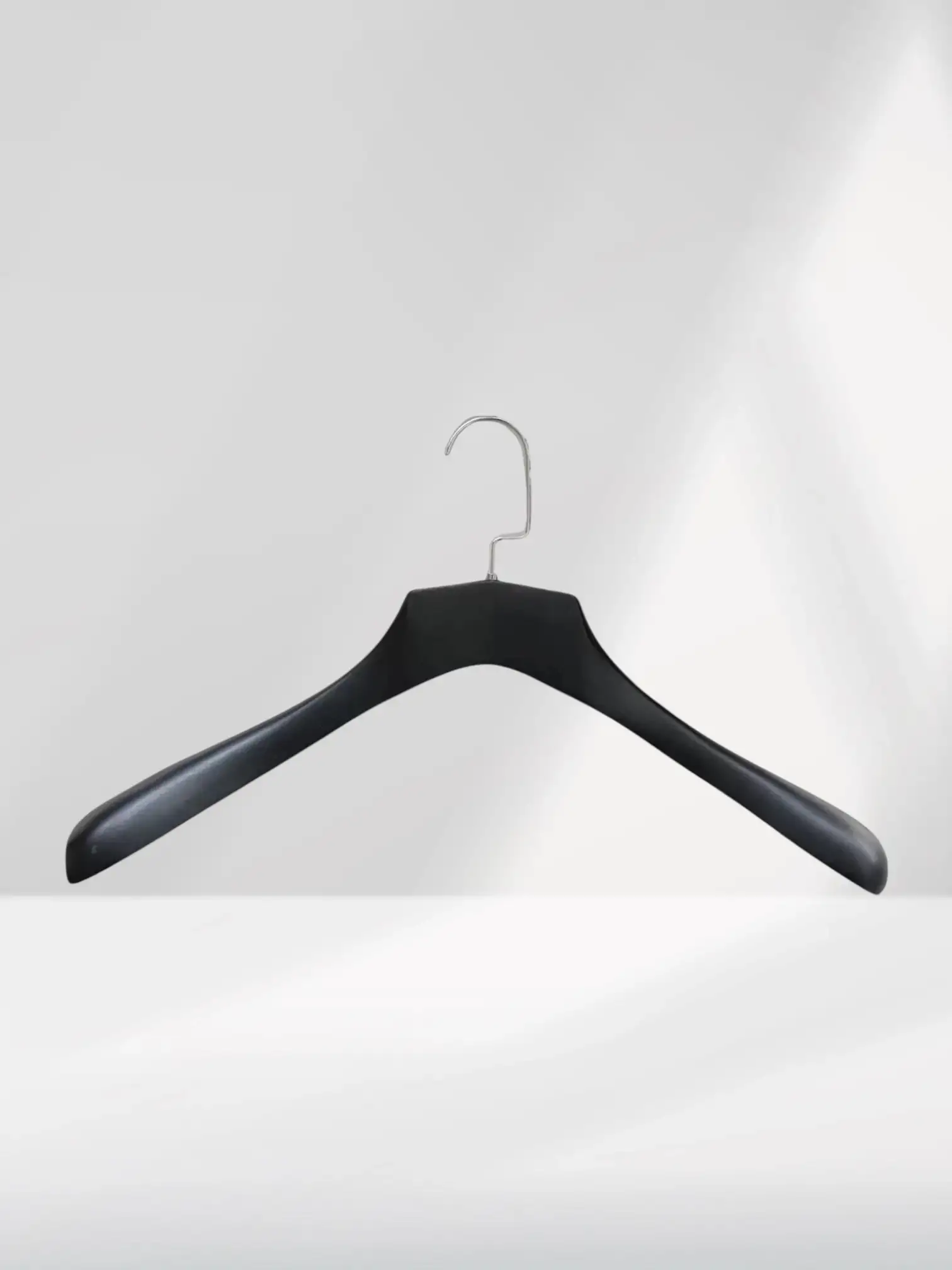 Siyah Ahşap Nikel Lama Kancalı Ceket Askısı