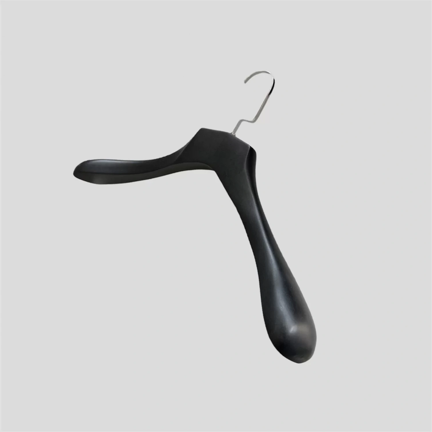 Siyah Ahşap Nikel Lama Kancalı Ceket Askısı