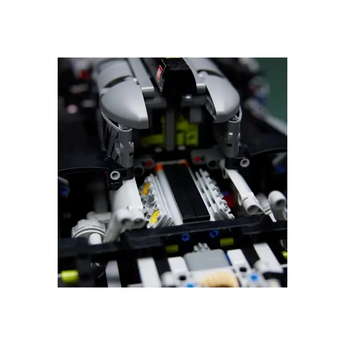 Technic Peugeot 9x8 24h Le Mans Hybrid Hypercar 42156