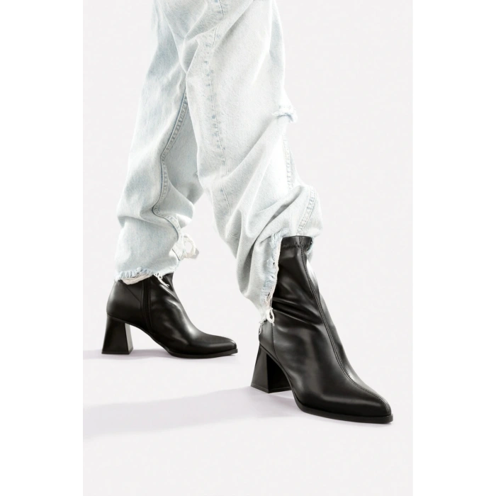 Kadın Siyah Sivri Burun Kalın Topuklu Streç Bot