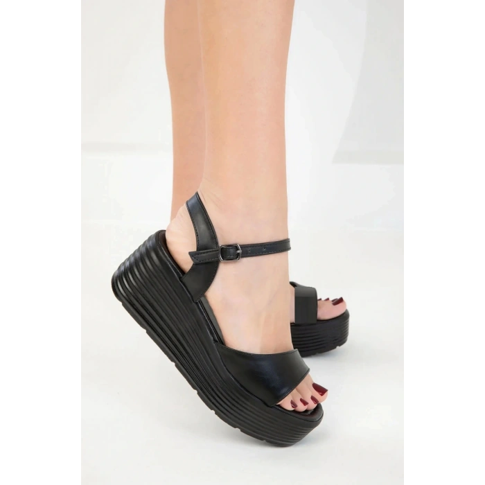 Kadın Siyah Kömür Düz Dolgu Topuklu Sandalet