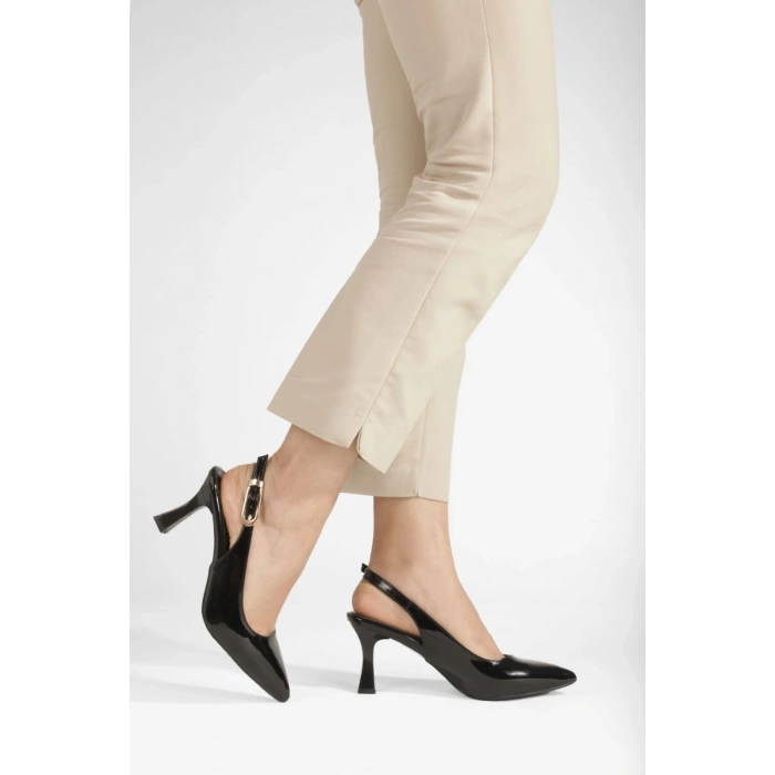 Kadın topuklu sivri bilekten bağlayan siyah rugan