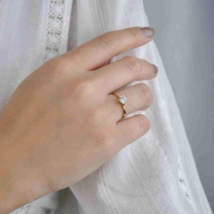 14 Ayar Altın 6 Tırnak Tektaş Yüzük