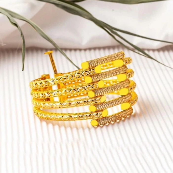 Beşli Kaburga 8 Ayar Altın Kelepçe