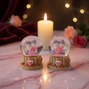 Sevgili Çift Temalı Işıklı Mini Kar Küresi