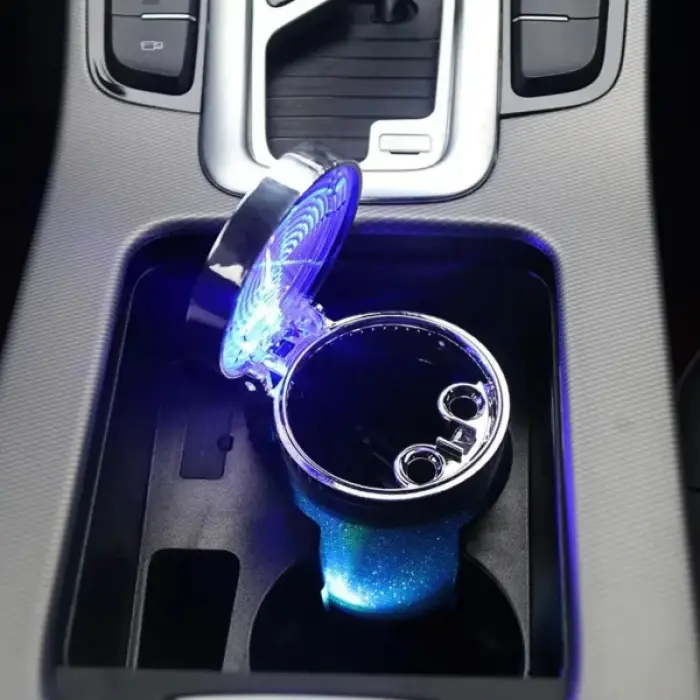 Kullanıma Uygun Araç İçi Oto Kokusuz Küllük RGB Işıklı Kapaklı