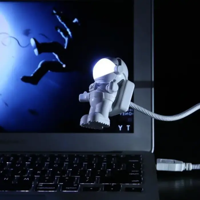 5.6 cm Kullanıma Uygun Astronot USB Gece Lambası