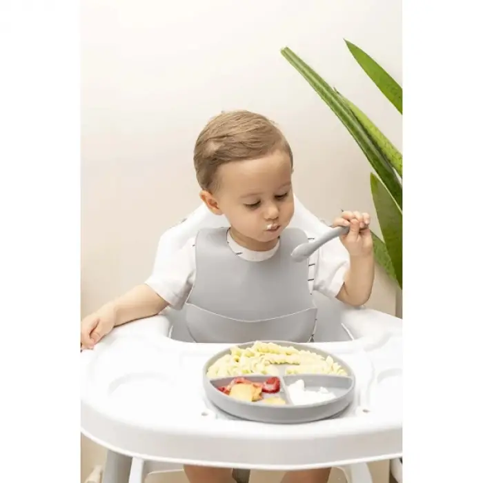 Kullanıma Uygun Gri 3’lü Silikon Yemek Seti Önlük + Diş Kaşıyıcılı Kaşık + Vakumlu Tabak