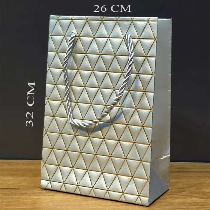 Kullanıma Uygun Gümüş Geometrik Desenli büyük Karton Hediye Çantası
