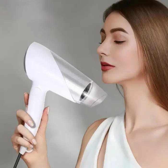 Kullanıma Uygun Katlanabilir Başlıklı Saç Kurutma Makinesi