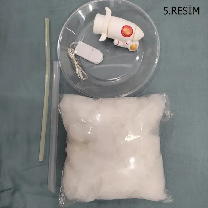 Plastik Kendin Yap Uçan Astronot Tasarımlı Gece Lambası