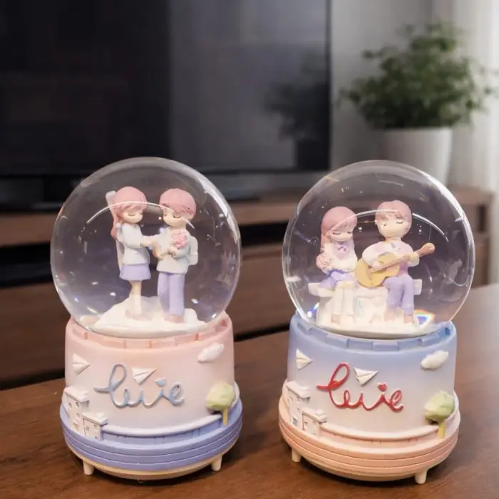 Kar Küresi Orta Boy Romantik Çift Temalı