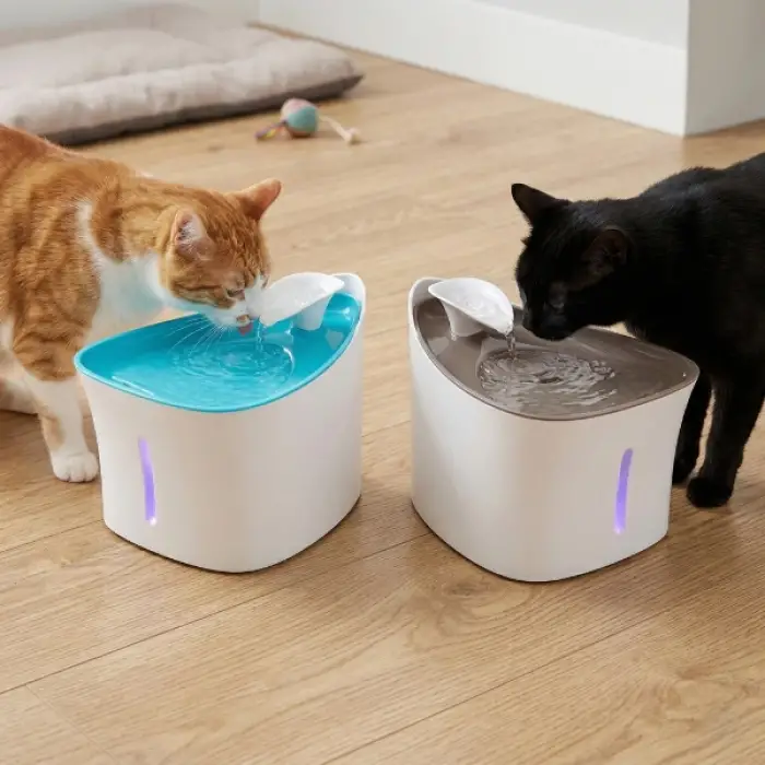 Gri Plastik Otomatik Kedi Su Pınarı