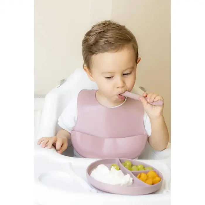 Kullanıma Uygun Pembe 3’lü Silikon Yemek Seti Önlük + Diş Kaşıyıcılı Kaşık + Vakumlu Tabak