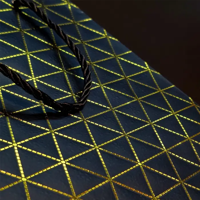 Kullanıma Uygun Siyah Geometrik Desenli küçük Karton Hediye Çantası