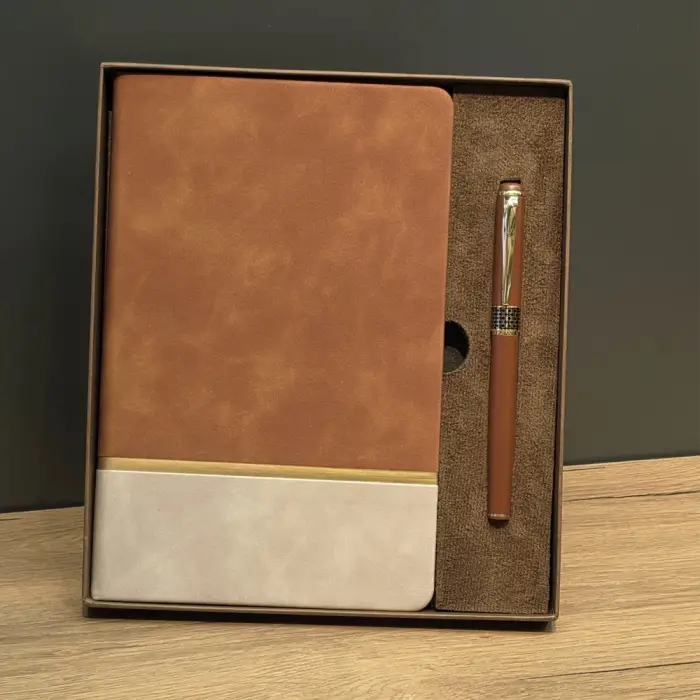 Defter Taba Rengi Gold Detaylı Termo Deri Ve Metal Roller Kalem Hediye Seti