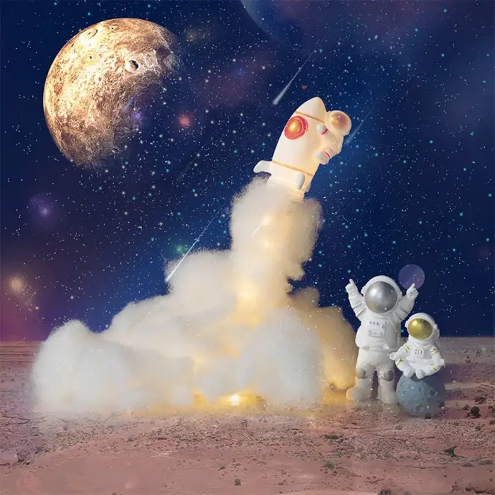 2 Metre Plastik Uçan Astronot Tasarımlı Gece Lambası