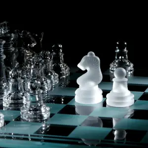 25 cm Ölçülü Glass Chess Cam Satranç Takımı ( x 25 cm)