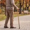 Kullanıma Uygun Klasik Ahşap Baston El İşçiliği Güvenli Yürüyüş Desteği